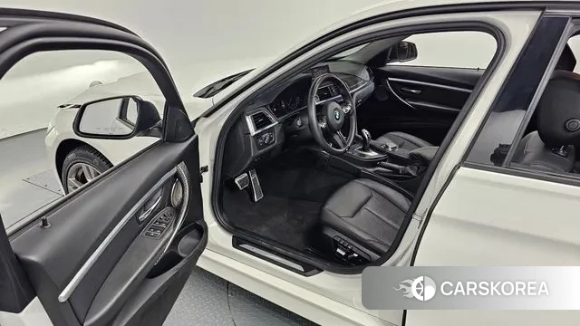 BMW 3 Series (F30) 2018 Белый из Кореи, фото 2