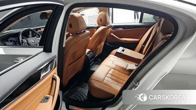 BMW 5 Series (G30) 2018 Белый из Кореи, фото 2