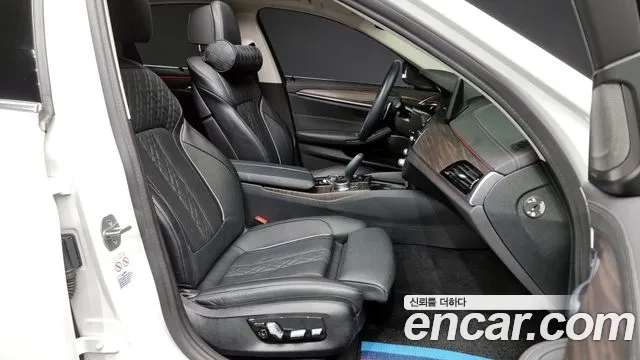 BMW 5 Series (G30) 2022 Белый из Кореи, фото 2