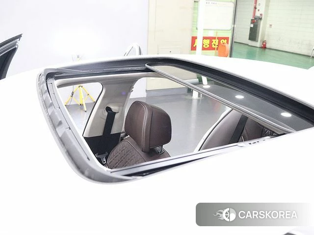 BMW 5 Series (G30) 2018 Белый из Кореи, фото 2
