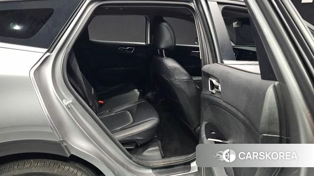 Kia Sportage 5th Generation 2022 Серебристо-серый из Кореи, фото 2