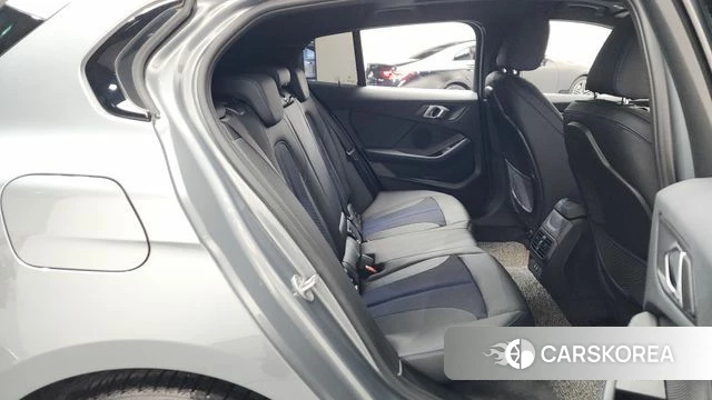 BMW 1 Series (F40) 2024 Серебристо-серый из Кореи, фото 2