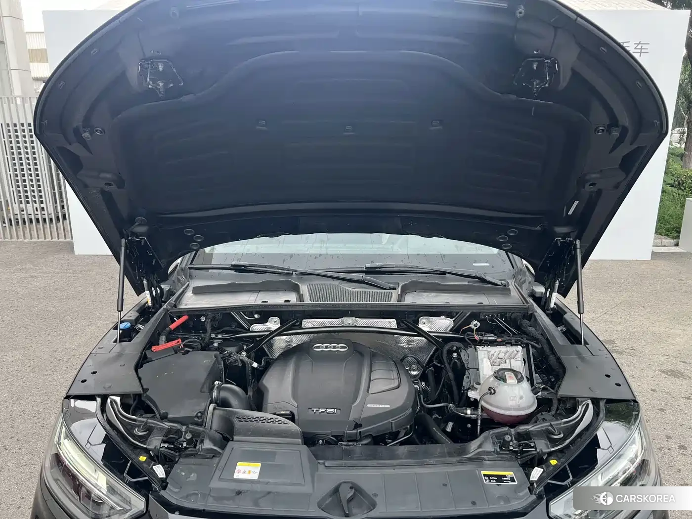 Audi Q5L 2021 Черный из Китая, фото 2