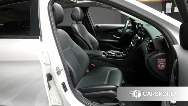 Mercedes-Benz C-Class W205 2018 Белый из Кореи, фото 2