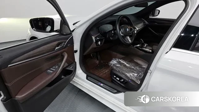 BMW 5 Series (G30) 2020 Белый из Кореи, фото 2