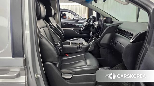 Hyundai Staria 2022 Серебряный из Кореи, фото 2