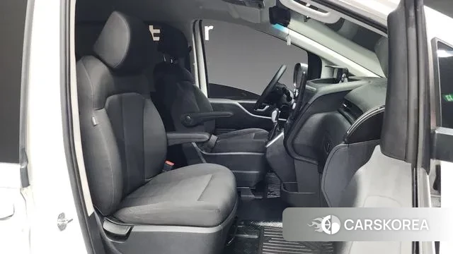 Hyundai Staria 2022 Белый из Кореи, фото 2