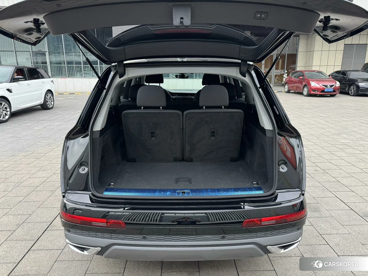 Audi Q7 2022 Черный из Китая, фото 2