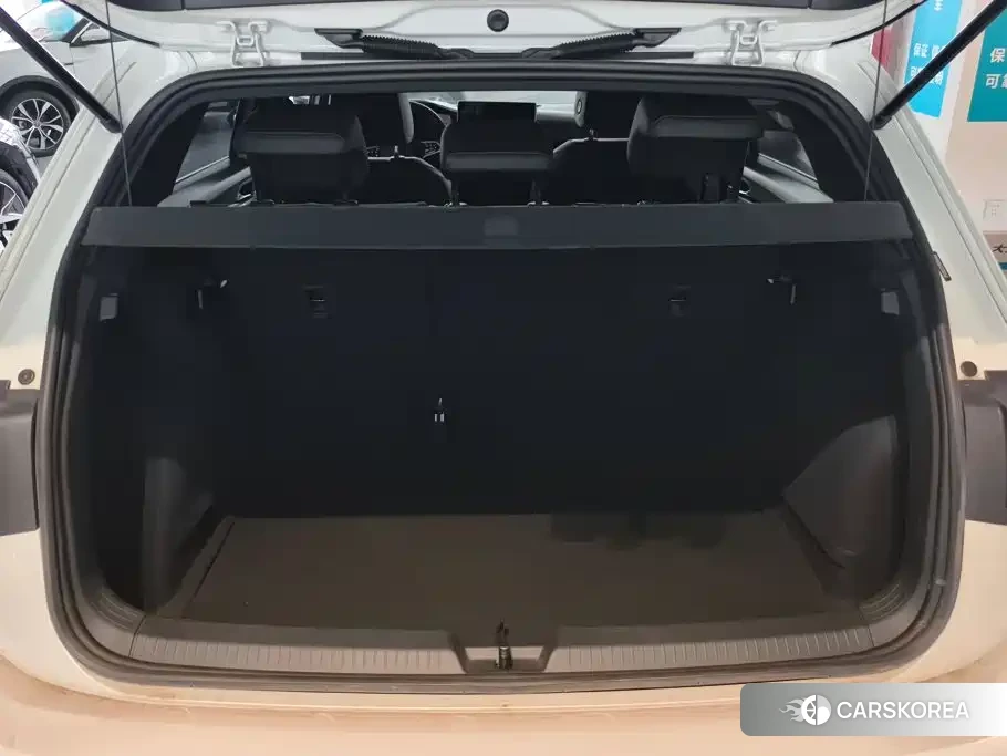 Volkswagen Golf 2024 Белый из Китая, фото 2
