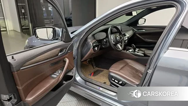 BMW 5 Series (G30) 2020 Серебристо-серый из Кореи, фото 2
