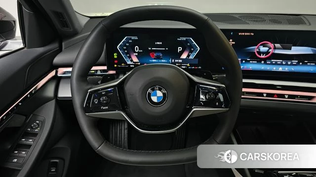 BMW 5 Series (G60) 2025 Черный из Кореи, фото 2