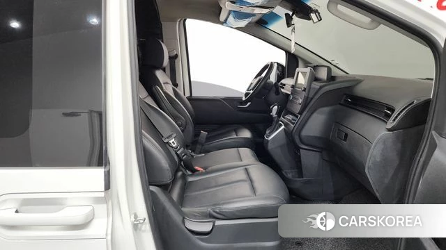 Hyundai Staria 2022 Белый из Кореи, фото 2