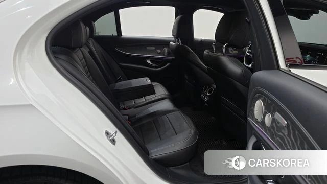 Mercedes-Benz E-Class W213 2023 Белый из Кореи, фото 2