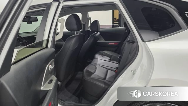 Kia Niro Plus 2023 Белый из Кореи, фото 2