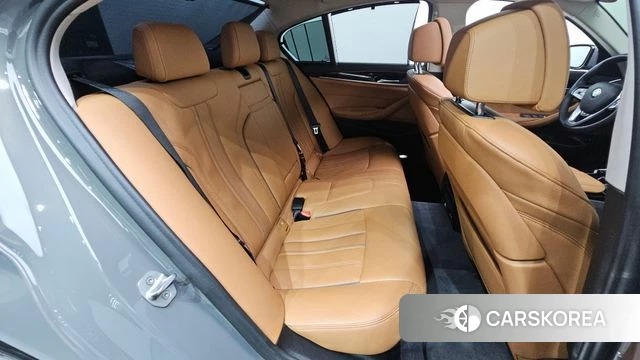 BMW 5 Series (G30) 2022 Серебристо-серый из Кореи, фото 2