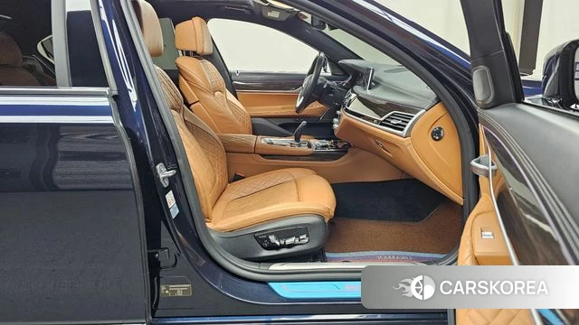 BMW 7 Series (G11) 2020 Черный из Кореи, фото 2