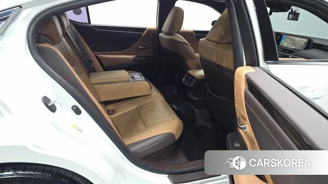 Lexus ES300h 7th generation 2019 Белый из Кореи, фото 2