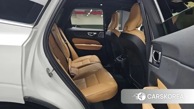 Volvo XC60 second Generation 2022 Белый из Кореи, фото 2