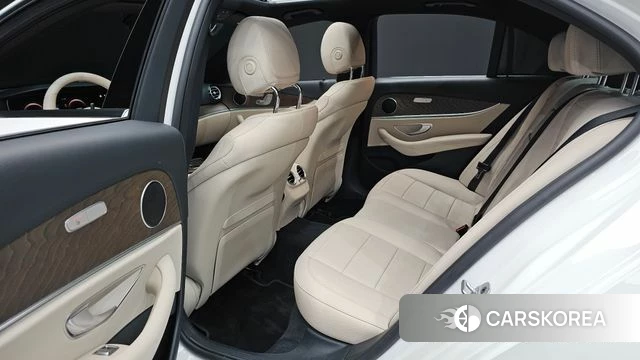 Mercedes-Benz E-Class W213 2021 Белый из Кореи, фото 2
