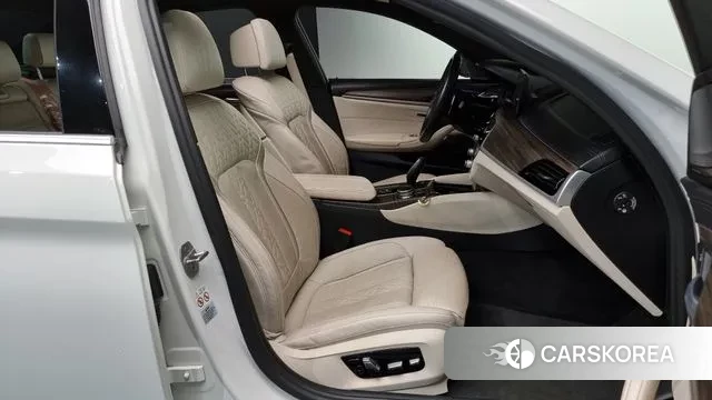 BMW 5 Series (G30) 2020 Белый из Кореи, фото 2