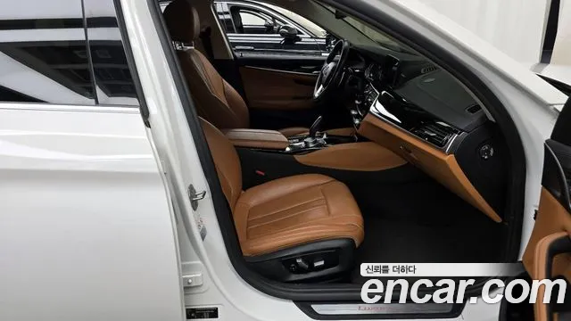 BMW 5 Series (G30) 2018 Белый из Кореи, фото 2