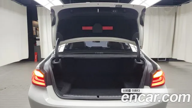 BMW 5 Series (G30) 2018 Белый из Кореи, фото 2