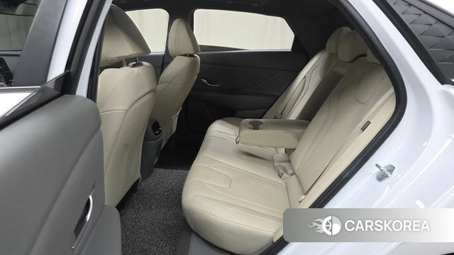 Hyundai The New Avante (CN7) 2023 Белый из Кореи, фото 2