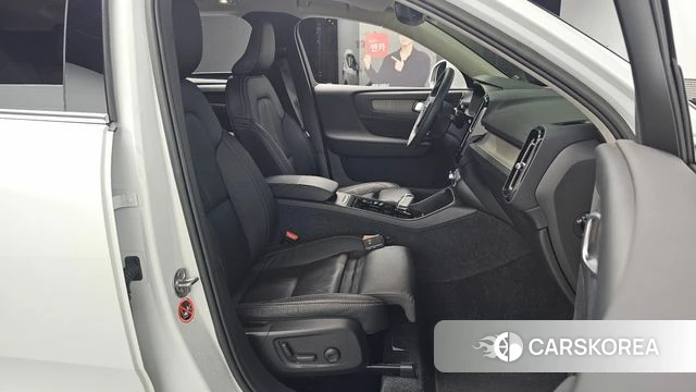 Volvo XC40 2023 Белый из Кореи, фото 2