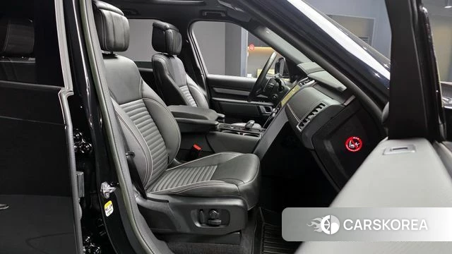 Land Rover Discovery 5 2023 Черный из Кореи, фото 2
