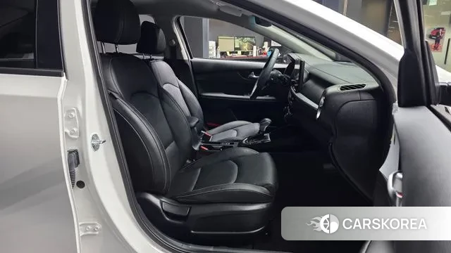 Kia The New K3 2nd generation 2024 Белый из Кореи, фото 2