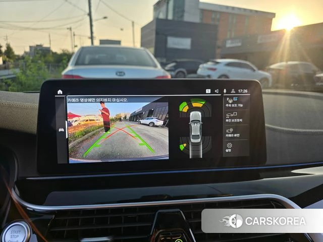 BMW 5 Series (G30) 2022 Серебристо-серый из Кореи, фото 2
