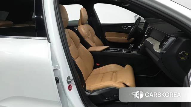 Volvo XC60 second Generation 2019 Белый из Кореи, фото 2