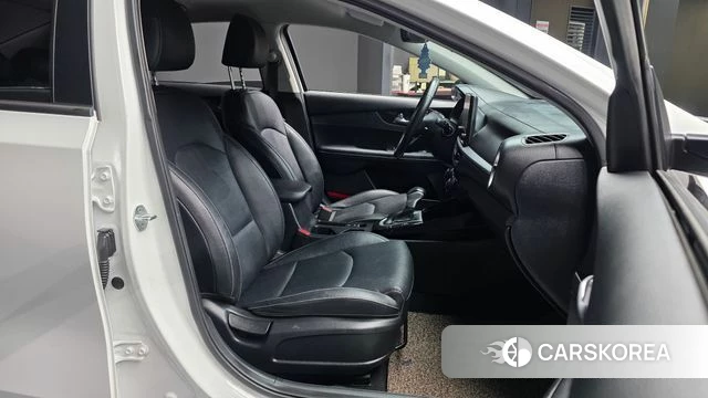 Kia The New K3 2nd generation 2022 Белый из Кореи, фото 2