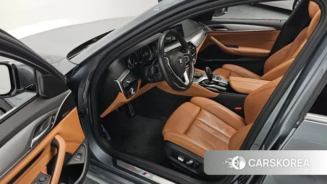 BMW 5 Series (G30) 2018 Цвет галактики из Кореи, фото 2