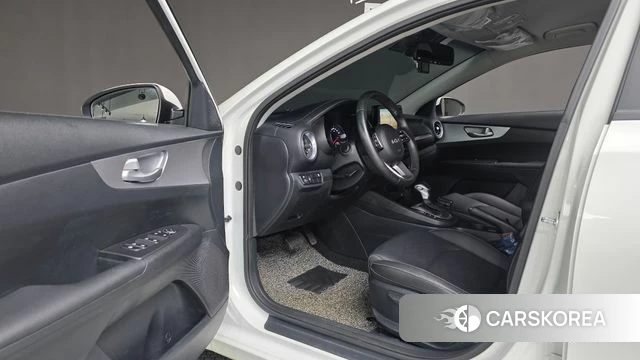 Kia The New K3 2nd generation 2022 Белый из Кореи, фото 2