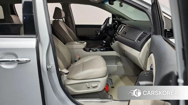 Kia The New Carnival 2018 Серебряный из Кореи, фото 2