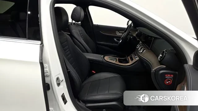 Mercedes-Benz E-Class W213 2022 Белый из Кореи, фото 2