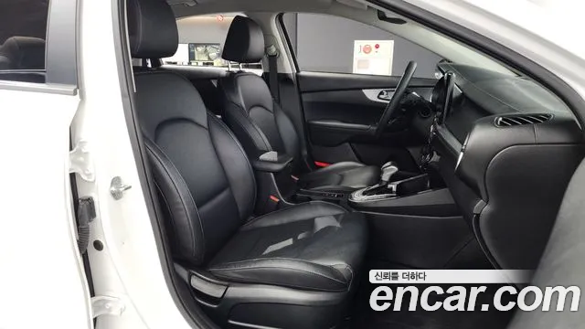 Kia The New K3 2nd generation 2021 Белый из Кореи, фото 2