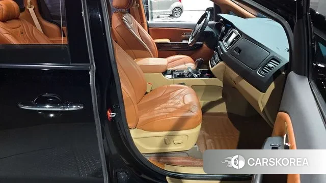 Kia The New Carnival 2018 Черный из Кореи, фото 2