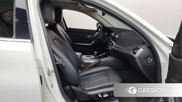 BMW 3 Series (G20) 2020 Белый из Кореи, фото 2