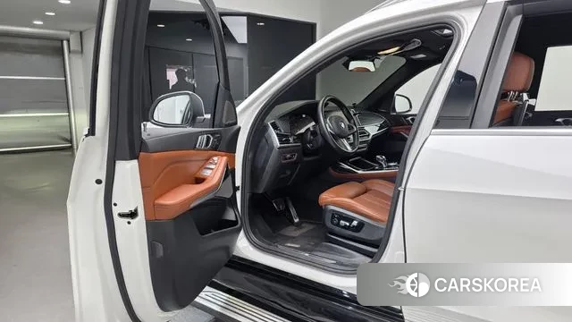 BMW X7 (G07) 2022 Белый из Кореи, фото 2