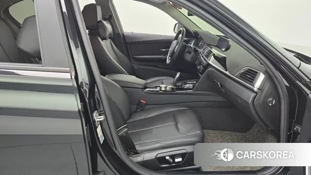 BMW 3 Series (F30) 2018 Черный из Кореи, фото 2