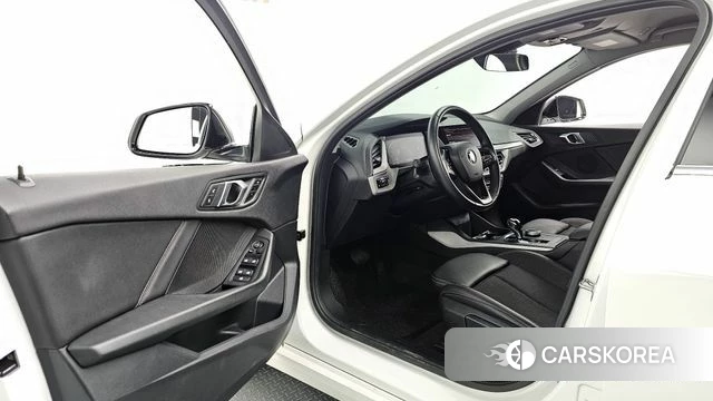 BMW 1 Series (F40) 2020 Белый из Кореи, фото 2