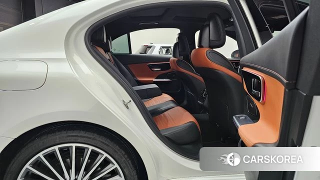Mercedes-Benz C-Class W206 2022 Белый из Кореи, фото 2