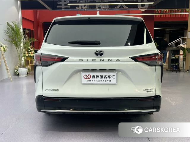 Toyota Saina 2025 Белый из Китая, фото 2