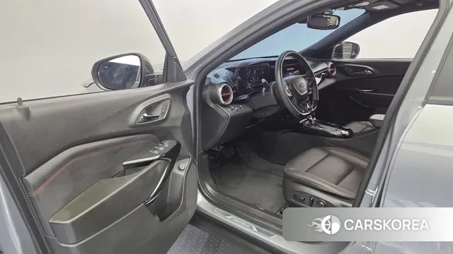 Chevrolet (GM Daewoo) Trax Crossover 2023 Серебряный из Кореи, фото 2