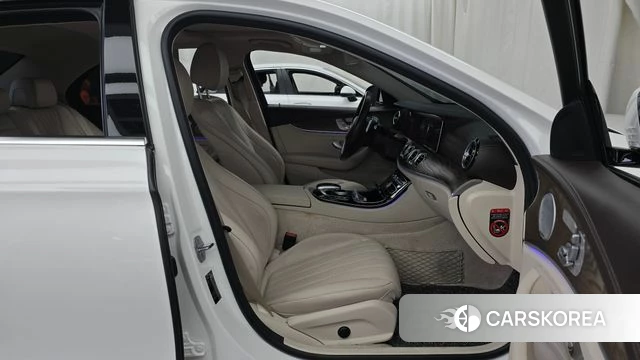 Mercedes-Benz E-Class W213 2018 Белый из Кореи, фото 2