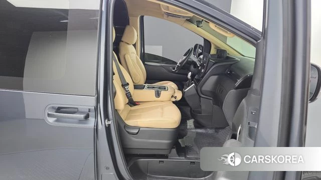 Hyundai Staria 2023 Черный из Кореи, фото 2