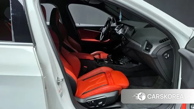 BMW 1 Series (F40) 2022 Белый из Кореи, фото 2