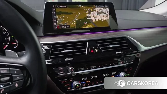 BMW 5 Series (G30) 2019 Белый из Кореи, фото 2